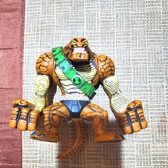 Toys Bandai 212 Action Figure Ben 10 Hyper Alien Omniverse